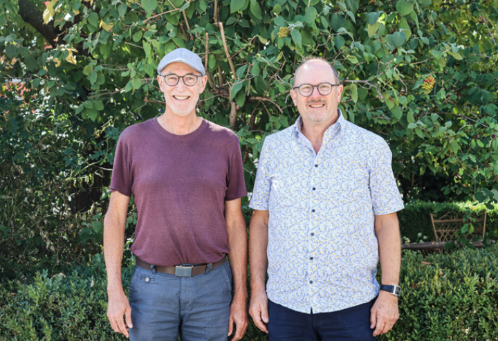 Komponist Stefan Furter (links) und Liedermacher Max Mundwiler stellten einen besonderen Programmpunkt zusammen.
Bild Brigitt Buser Komponist Stefan Furter (links) und Liedermacher Max Mundwiler stellten einen besonderen Programmpunkt zusammen.
Bild Brigitt Buser