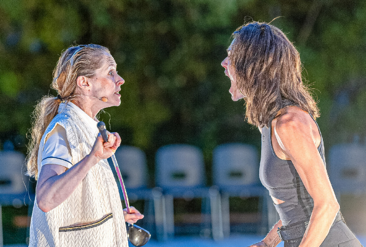 Im vergangenen Sommer überzeugte Sarah Spale (rechts) mit ihrer Darbietung der Medea.
Bild Archiv vs Im vergangenen Sommer überzeugte Sarah Spale (rechts) mit ihrer Darbietung der Medea.
Bild Archiv vs