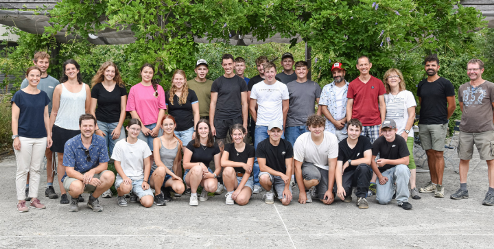 20 angehende Landwirtinnen und Landwirte starten am Ebenrain gemeinsam in ihre Ausbildung – und zugleich in ein neu ausgerichtetes Lehrmodell.
Bild zvg 20 angehende Landwirtinnen und Landwirte starten am Ebenrain gemeinsam in ihre Ausbildung – und zugleich in ein neu ausgerichtetes Lehrmodell.
Bild zvg