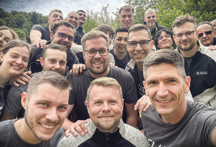 Das Team der Elektro Schmidli GmbH lädt morgen Freitag zum Sommerfest nach Oberdorf. Bild zvg