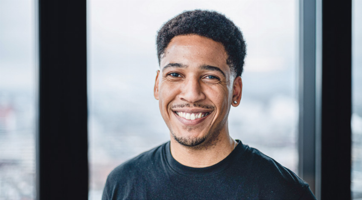 Bereits mit Anfang 20 wurde Emmanuel Wandji Tchatat Teil der Geschäftsleitung des erfolgreichen Unternehmens «ZEAM». Bild zvg