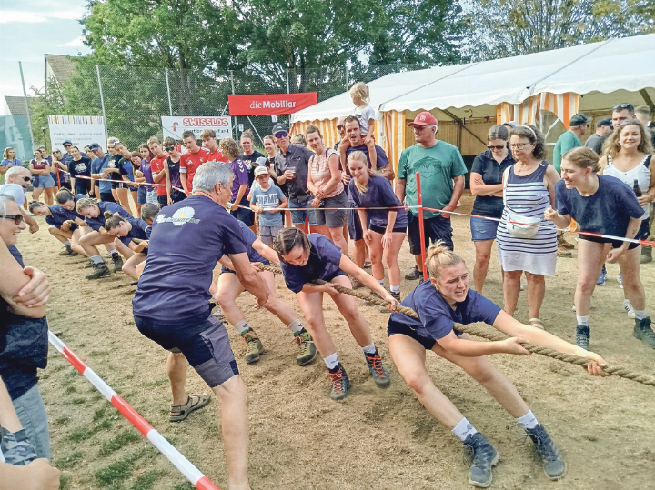 Das Seilziehen bildet den Höhepunkt der Wettkämpfe. Die Rünenbergerinnen wurden Dritte.