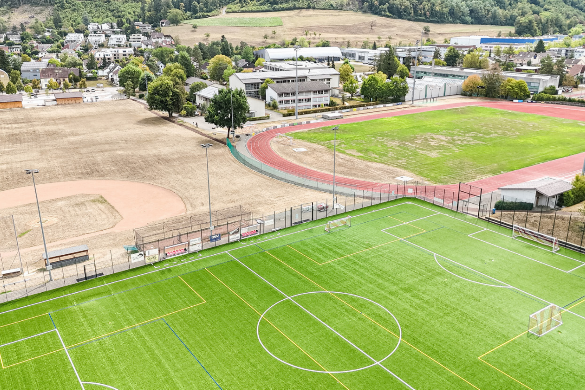 Fussball rollt wieder – trotz Trockenheit - Das Bild wird blockiert. – Möglicherweise durch einen aktiven Adblocker.