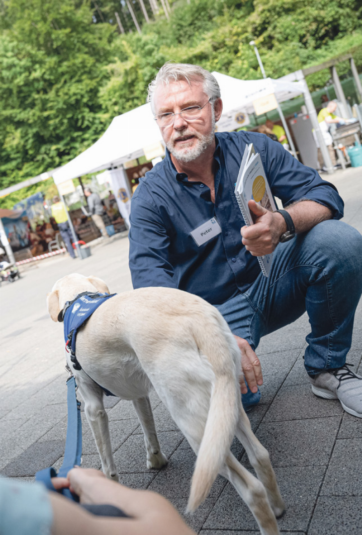 Begleithunde für Personen mit Autismus sind das Herzensprojekt von Geschäftsführer Peter Kaufmann.
Bild zvg Begleithunde für Personen mit Autismus sind das Herzensprojekt von Geschäftsführer Peter Kaufmann.
Bild zvg