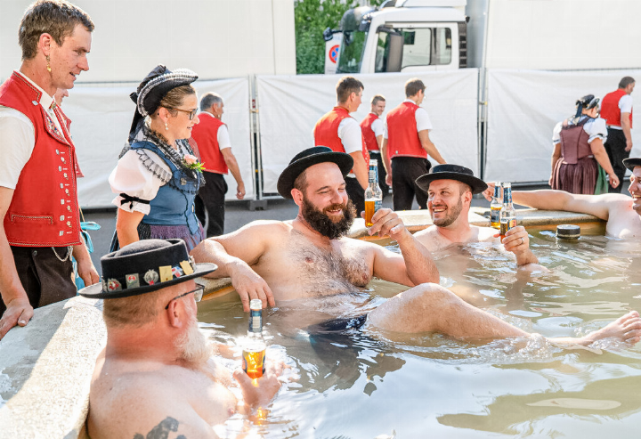 Nicht immer konnte für Abkühlung gesorgt werden: Am heissen Jodlerfest-Wochenende waren die Spitäler besonders gefordert.
Bild Keystone-SDA