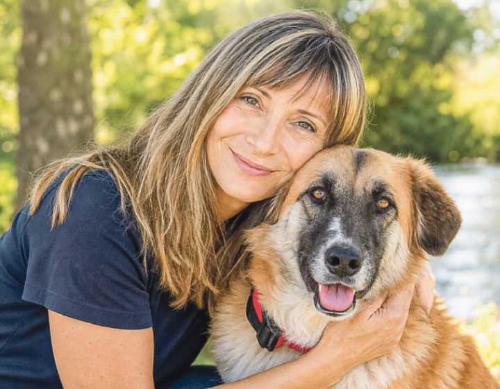 Nathalie Laissue setzt in ihrem Hundesalon auf eine einfühlsame und gewaltfreie Fellpflege – damit sich Zweiund Vierbeiner wohlfühlen.
Bild zvg