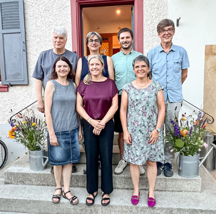 Der Vorstand des Vereins Erlebnisraum Tafeljura: Vorne von links Marianne Schaub (verabschiedet), Präsidentin Florence Brenzikofer und Sandra Strüby (verabschiedet). Hinten von links Thomas Pfister (neu), Barbara Saladin (Leitung Geschäftsstelle), Dorian Wernli (neu) und Matthias Huber.
Bild Brigitte Keller Der Vorstand des Vereins Erlebnisraum Tafeljura: Vorne von links Marianne Schaub (verabschiedet), Präsidentin Florence Brenzikofer und Sandra Strüby (verabschiedet). Hinten von links Thomas Pfister (neu), Barbara Saladin (Leitung Geschäftsstelle), Dorian Wernli (neu) und Matthias Huber.
Bild Brigitte Keller