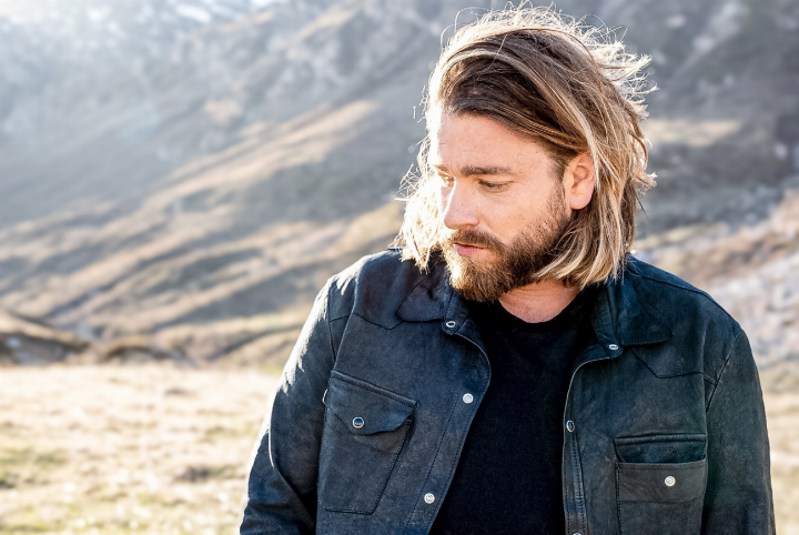 Baschi verbindet in seinem neuen Album persönliche Erfahrungen mit Weisheiten für das Leben. Bild zvg / Tom Haller Baschi verbindet in seinem neuen Album persönliche Erfahrungen mit Weisheiten für das Leben. Bild zvg / Tom Haller