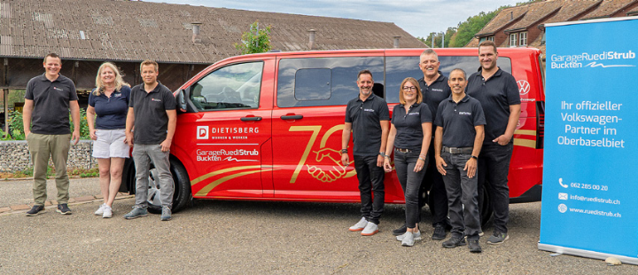 Die Garage Ruedi Strub AG und Dietisberg Wohnen & Werken feiern ihre langjährige Partnerschaft. Die Garage Ruedi Strub AG und Dietisberg Wohnen & Werken feiern ihre langjährige Partnerschaft.