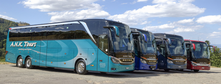 Der neue Reisecar Setra 516 HDH ergänzt die Flotte von A.N.K. Tours und fällt mit seiner ozeangrünen Farbe auf. Bild zvg Der neue Reisecar Setra 516 HDH ergänzt die Flotte von A.N.K. Tours und fällt mit seiner ozeangrünen Farbe auf. Bild zvg