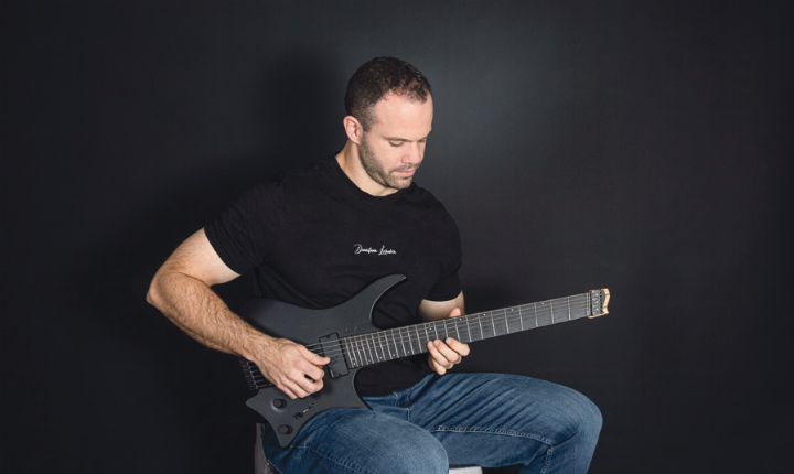 Roman Weber richtet sich in seinem Gitarrenunterricht nach den persönlichen Zielen seiner Schülerinnen und Schüler. Bild zvg Roman Weber richtet sich in seinem Gitarrenunterricht nach den persönlichen Zielen seiner Schülerinnen und Schüler. Bild zvg
