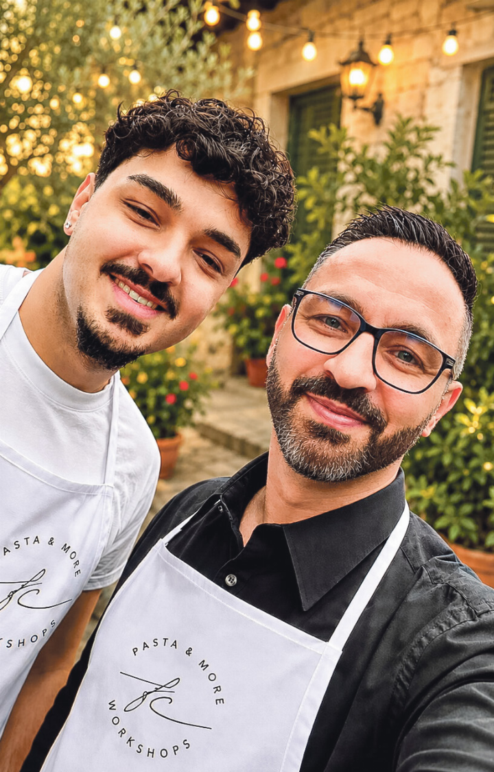 Fabio Campanella und sein Sohn Leandro teilen in ihren Pasta-Workshops in Rünenberg ihre Leidenschaft für handgemachte Pasta.
Bild zvg Fabio Campanella und sein Sohn Leandro teilen in ihren Pasta-Workshops in Rünenberg ihre Leidenschaft für handgemachte Pasta.
Bild zvg