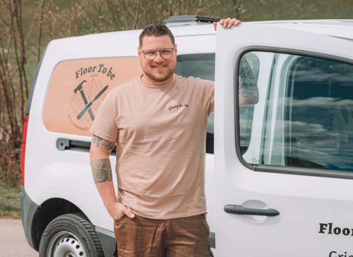 Tobias Langlotz von der Floor To be GmbH steht für sorgfältiges Handwerk und hochwertige Bodenlösungen.
Bild zvg Tobias Langlotz von der Floor To be GmbH steht für sorgfältiges Handwerk und hochwertige Bodenlösungen.
Bild zvg