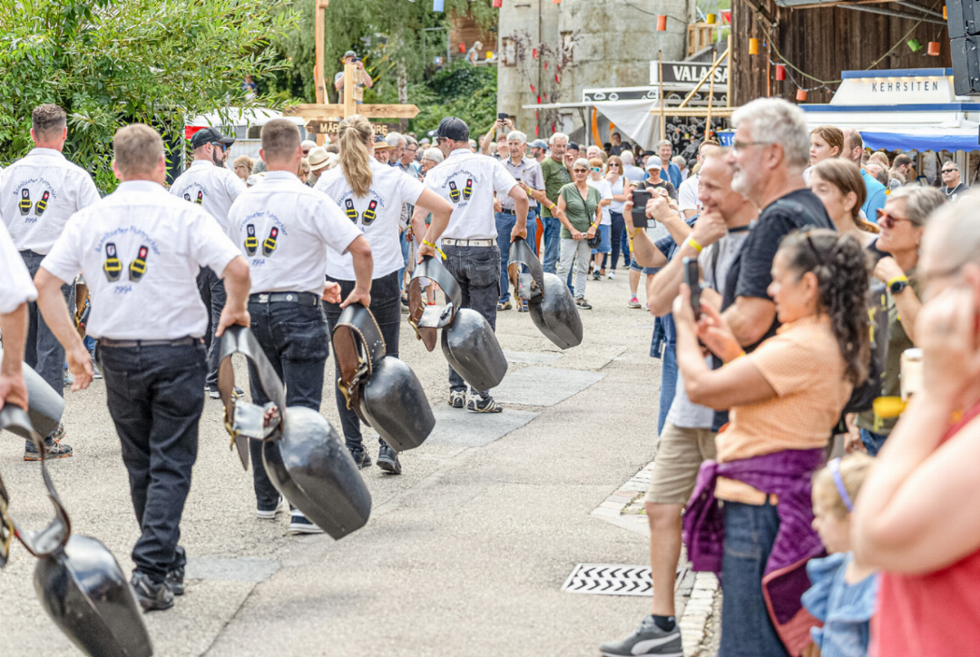 Der Auftritt der «Baselbieter Fluhtrychler» am Sonntag war ein Höhepunkt, wie die Reaktionen des Publikums zeigen. Der Auftritt der «Baselbieter Fluhtrychler» am Sonntag war ein Höhepunkt, wie die Reaktionen des Publikums zeigen.