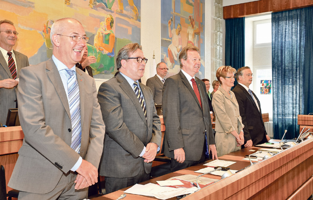 2011 strahlt Isaac Reber (links) beim Amtsantritt neben den Regierungskollegen Urs Wüthrich, Peter Zwick, Sabine Pegoraro und Adrian Ballmer. Archiv vs 2011 strahlt Isaac Reber (links) beim Amtsantritt neben den Regierungskollegen Urs Wüthrich, Peter Zwick, Sabine Pegoraro und Adrian Ballmer. Archiv vs