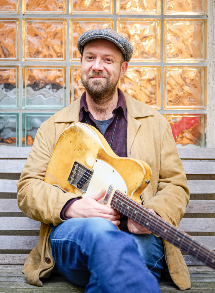 Tourt regelmässig durch die Schweiz: der deutsche Bluesgitarrist und Sänger Henrik Freischlader. Bild zvg Tourt regelmässig durch die Schweiz: der deutsche Bluesgitarrist und Sänger Henrik Freischlader. Bild zvg