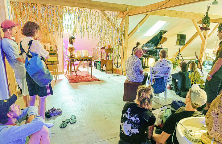 Der Dachstock des Impulszentrums Holdenweid in Hölstein wurde im vergangenen Jahr zu einer «Chillout-Location» umfunktioniert.
Bild Brigitte Keller