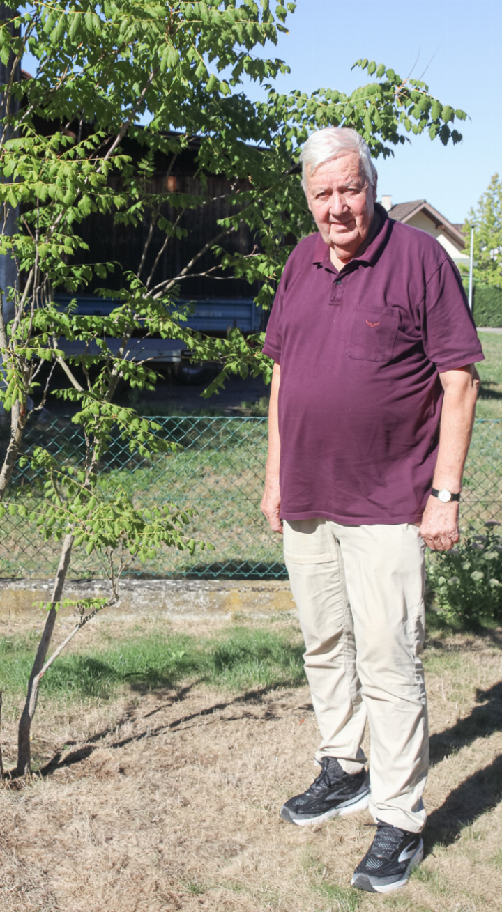 Der ehemalige FDP-Regierungsrat Andreas Koellreuter (79) im Garten seines Hauses in Aesch. Bild Markus Vogt Der ehemalige FDP-Regierungsrat Andreas Koellreuter (79) im Garten seines Hauses in Aesch. Bild Markus Vogt
