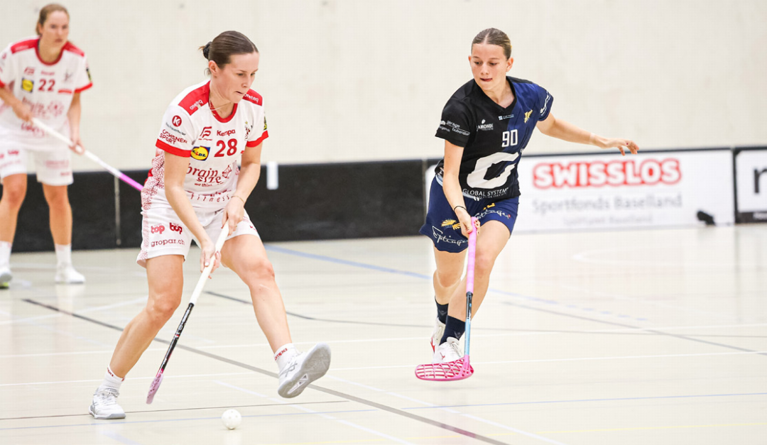 Mehrere Nationalspielerinnen lerinnen. Entsprechend setzten sich die Favoritinnen im Sechzehntelsorgten im Cup-Spiel am Sonnfinal mit 21:0 deutlich und diskustag in Oberdorf für internationasionslos durch. les Unihockey-Flair. Gegen das Der Ausgangslage waren sich die Spitzenteam Red Ants Winterthur Mehrere Nationalspielerinnen lerinnen. Entsprechend setzten sich die Favoritinnen im Sechzehntelsorgten im Cup-Spiel am Sonnfinal mit 21:0 deutlich und diskustag in Oberdorf für internationasionslos durch. les Unihockey-Flair. Gegen das Der Ausgangslage waren sich die Spitzenteam Red Ants Winterthur