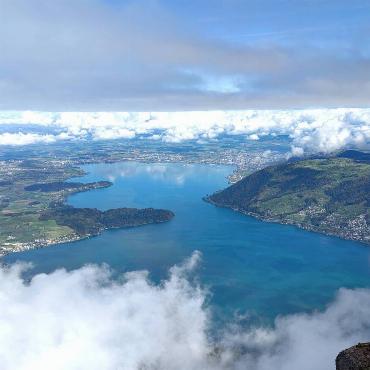 Auf der Rigi geniesst Erna Frey aus Hölstein diese prächtige Herbststimmung über dem Zugersee.