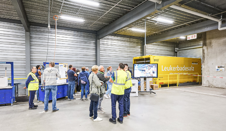 Wie geht es im Ikea-Verteilzentrum in Itingen zu? Das kann man heute während eines Besuchs der Industrienacht erfahren. Bild zvg