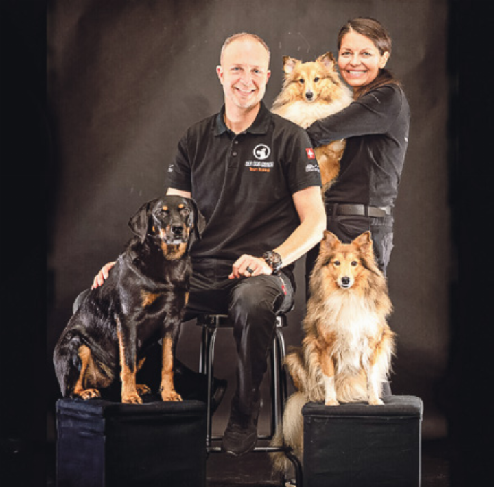 Ana Lienert und Oliver Weber schaffen Vertrauen zu Hunden. Bild zvg
