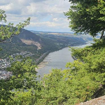 Peter Gysin aus Bennwil geniesst während einer mehrtägigen Wanderung diesen Ausblick auf den Rhein. 