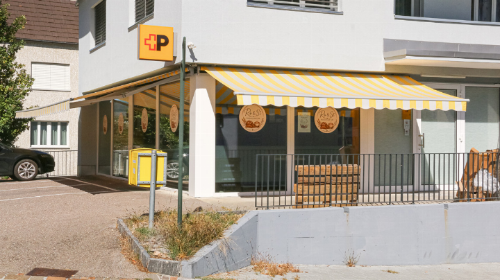 Dank des Poststandorts im Dorf, der ab dem 5. Oktober in Betrieb ist, müssen die Thürnerinnen und Thürner nun nicht mehr nach reisen. Bild Melanie Frei Dank des Poststandorts im Dorf, der ab dem 5. Oktober in Betrieb ist, müssen die Thürnerinnen und Thürner nun nicht mehr nach reisen. Bild Melanie Frei