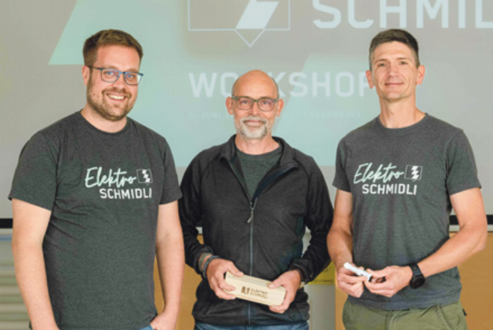 Aljoscha Knieper (links) und Florian Stähelin (rechts) übernehmen von Gérard Schmidli.      Bild zvg