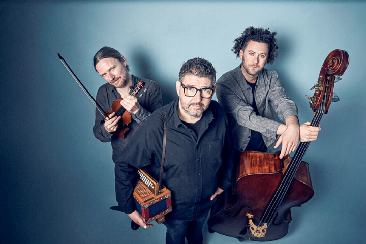 Andreas Gabriel, Markus Flückiger und Pirmin Huber (von links) bilden das Trio «Ambäck». Bild zvg Andreas Gabriel, Markus Flückiger und Pirmin Huber (von links) bilden das Trio «Ambäck». Bild zvg