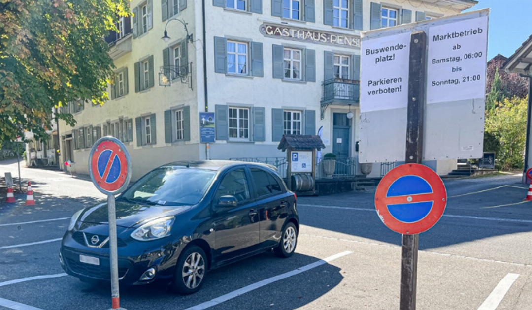 Einigen gelingt auch trotz deutlicher Signalisation das Parkieren in einer Verbotszone … Einigen gelingt auch trotz deutlicher Signalisation das Parkieren in einer Verbotszone …