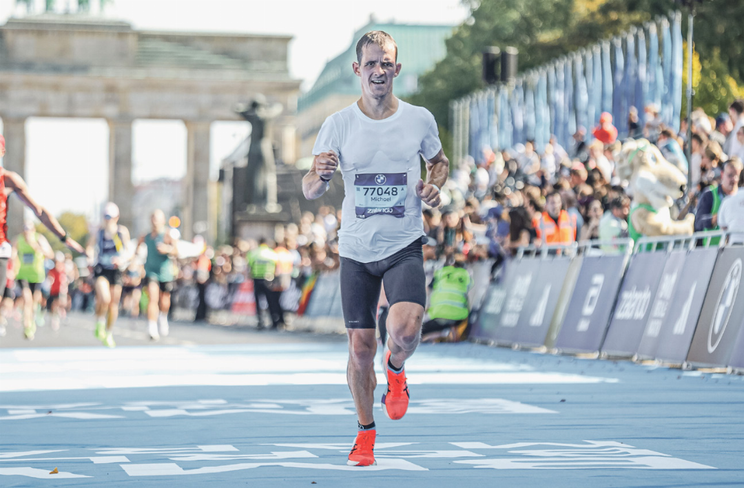 Den Berlin-Marathon hat Michael Pletscher unter anderem bereits absolviert. Am Sonntag steht für den ehemaligen Kunstturner in Chicago ein weiterer grosser Marathon an. Bild zvg Den Berlin-Marathon hat Michael Pletscher unter anderem bereits absolviert. Am Sonntag steht für den ehemaligen Kunstturner in Chicago ein weiterer grosser Marathon an. Bild zvg