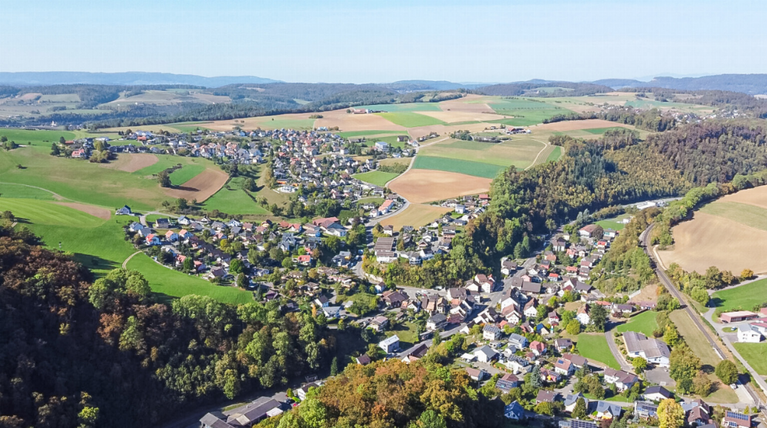 Blick auf Buckten: Gemeinderat und Bevölkerung beschäftigen sich mit der Entwicklung des Dorfes im oberen Homburgertal.
Bild zvg Blick auf Buckten: Gemeinderat und Bevölkerung beschäftigen sich mit der Entwicklung des Dorfes im oberen Homburgertal.
Bild zvg