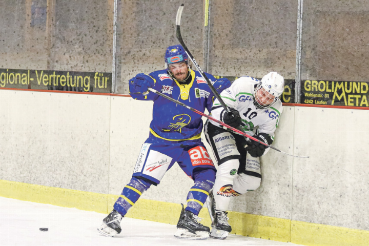 Aufsteiger Laufen macht Zunzgen-Sissach (im Bild Dominik Müller, rechts) das Leben schwer. Ein Sieg gibt es für den Meister am Ende doch. Bild wis. Aufsteiger Laufen macht Zunzgen-Sissach (im Bild Dominik Müller, rechts) das Leben schwer. Ein Sieg gibt es für den Meister am Ende doch. Bild wis.
