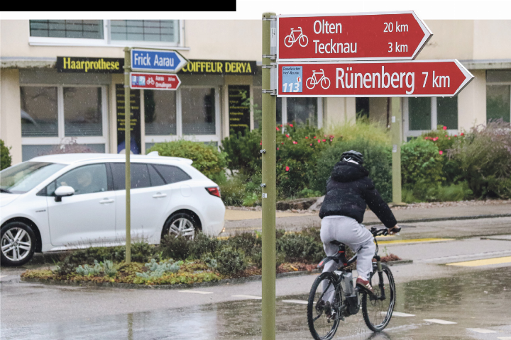 Die Gemeinden sollen dafür sorgen, dass das kommunale Veloroutennetz noch dichter wird.       Bild Pascal Kamber