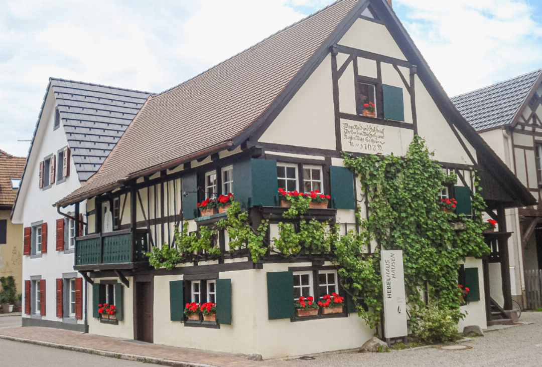 Das Haus von Hebels Mutter in Hausen ist heute ein Literaturmuseum. Das Haus von Hebels Mutter in Hausen ist heute ein Literaturmuseum.