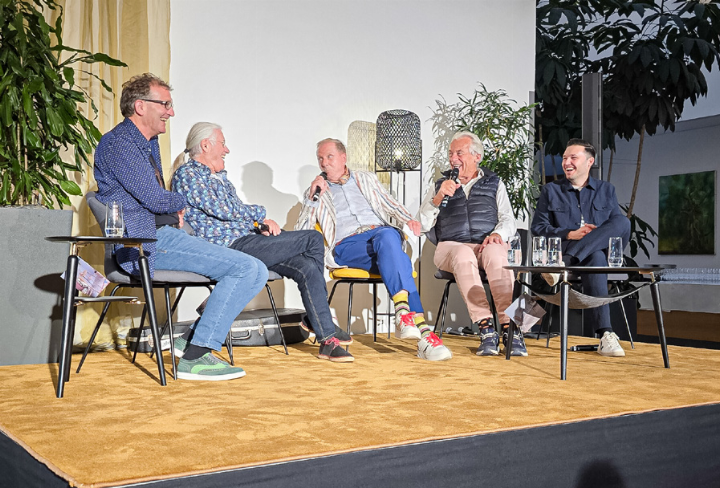 Bei «Aeschbacher z’mittsdrin» unterhält sich Kurt Aeschbacher (Mitte) regelmässig mit prominenten Gästen.       Bild zvg
