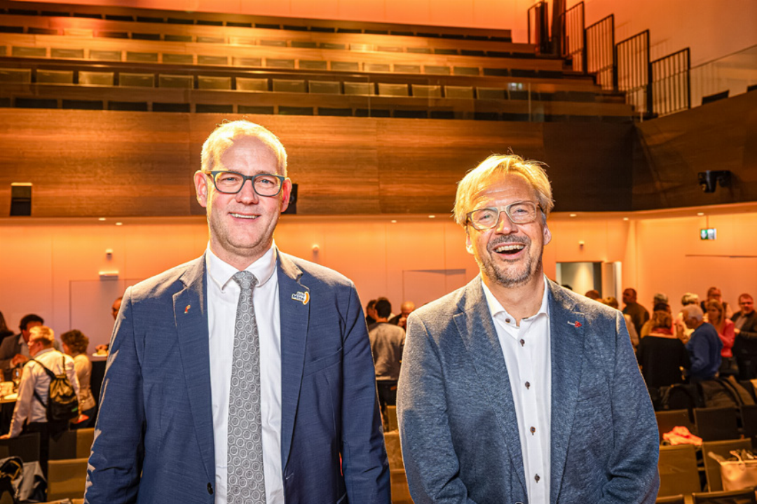 Durften lachen: Pascal Ryf (links) und Remo Oser wurden am Parteitag für die anstehenden Erneuerungswahlen nominiert. Bild zvg / Michael Kunz Durften lachen: Pascal Ryf (links) und Remo Oser wurden am Parteitag für die anstehenden Erneuerungswahlen nominiert. Bild zvg / Michael Kunz