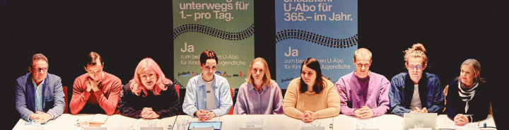 Vertreterinnen und Vertreter von Jungparteien warben mit Grünen-Nationalrätin Florence Brenzikofer (rechts), dem Baselbieter GLP-Präsidenten Thomas Tribelhorn (links) und SP-Landrat Jan Kirchmayr (Zweiter von links) für die Initiative. Bild zvg Vertreterinnen und Vertreter von Jungparteien warben mit Grünen-Nationalrätin Florence Brenzikofer (rechts), dem Baselbieter GLP-Präsidenten Thomas Tribelhorn (links) und SP-Landrat Jan Kirchmayr (Zweiter von links) für die Initiative. Bild zvg