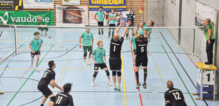 Die jungen Ormalinger mit einem Smash in der Partie gegen Bodelshausen.
Bild zvg