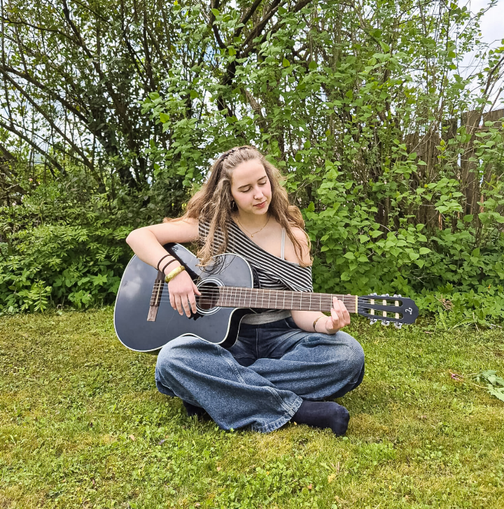 Jalin Arwen Mangold besucht derzeit das Gymnasium Liestal mit Schwerpunkt Musik. Bild zvg Jalin Arwen Mangold besucht derzeit das Gymnasium Liestal mit Schwerpunkt Musik. Bild zvg