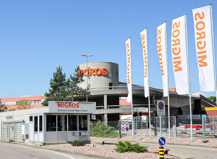 Die Migros-Verteilzentrale in Münchenstein gehört zur Genossenschaft Migros Basel. Trotz der geplanten Grossfusion sollen das Filialnetz und das regionale Sortiment bestehen bleiben. Bild zvg