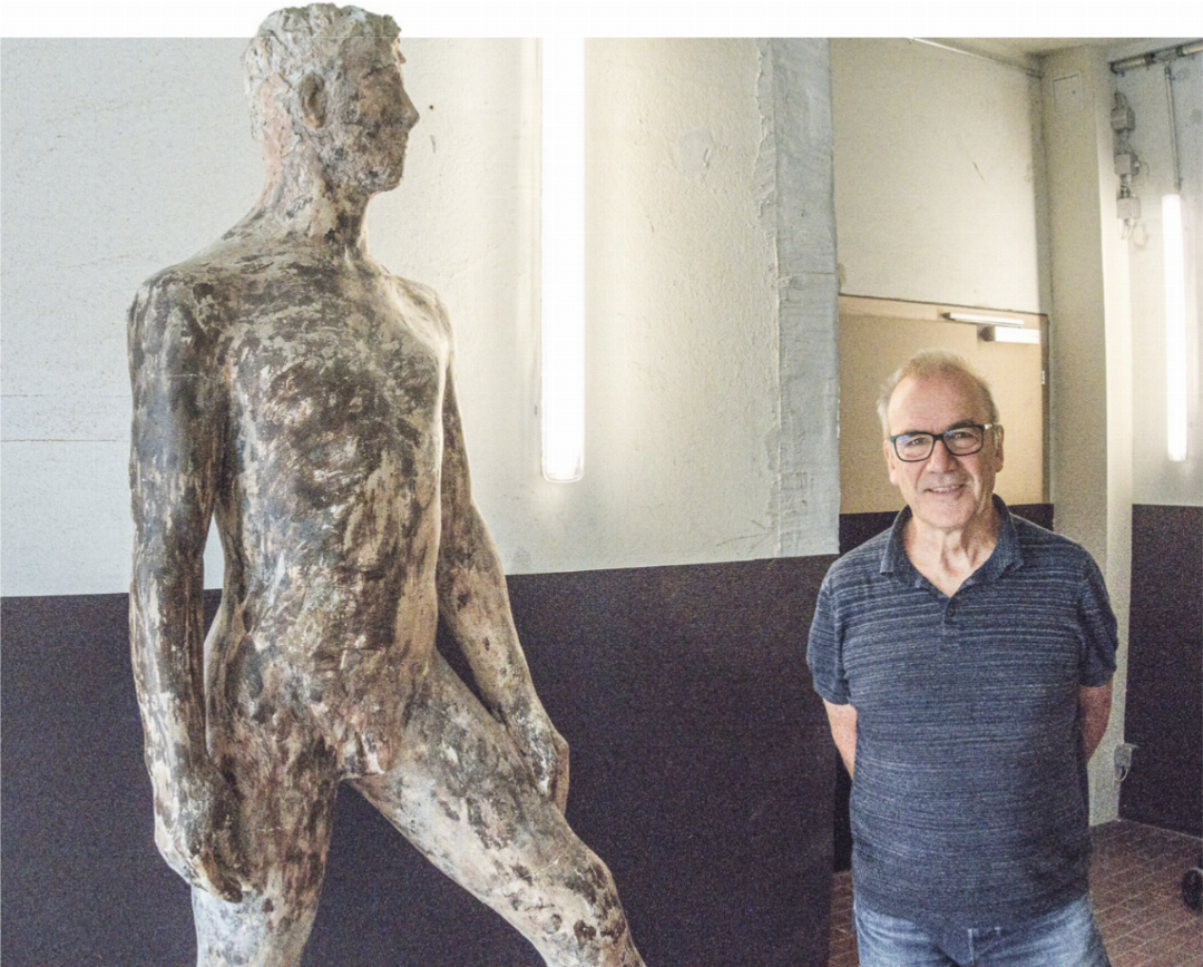 Tomas Lochman mit dem geretteten «Schweizertyp II. Fassung» von Jakob Probst.
Bilder Martin Stohler Tomas Lochman mit dem geretteten «Schweizertyp II. Fassung» von Jakob Probst.
Bilder Martin Stohler