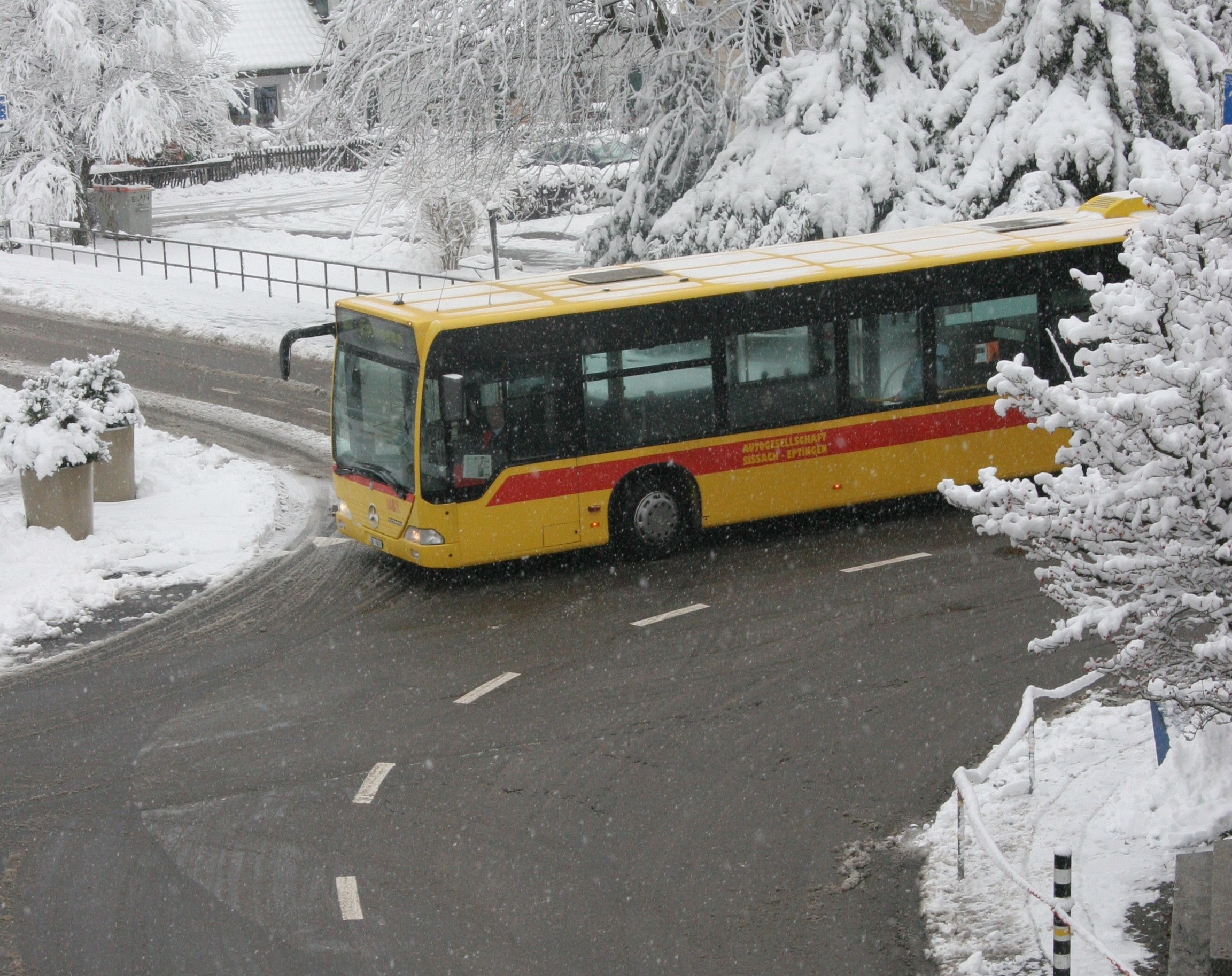 Unfallfrei durch ersten Schnee - Das Bild wird blockiert. – Möglicherweise durch einen aktiven Adblocker.