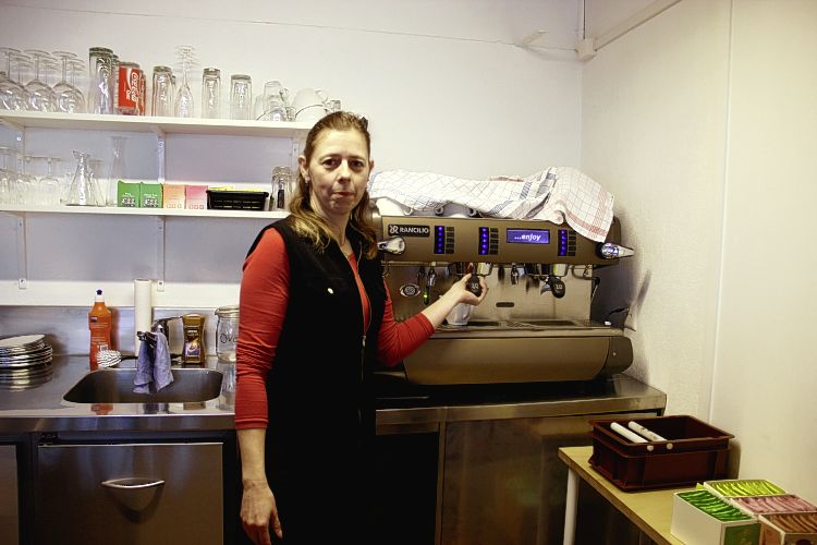 Kaffee und Kuchen mit Blick auf die Fluh - Das Bild wird blockiert. – Möglicherweise durch einen aktiven Adblocker.