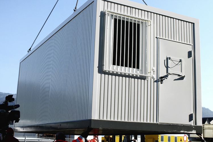 Gefängniscontainer bereit für Einbau - Das Bild wird blockiert. – Möglicherweise durch einen aktiven Adblocker.
