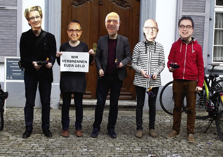 Rote Kritik an tiefroten Baselbieter Finanzzahlen - Das Bild wird blockiert. – Möglicherweise durch einen aktiven Adblocker.