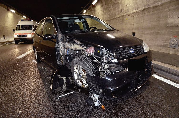 Kilometerlanger Stau nach Unfall im Bölchentunnel - Das Bild wird blockiert. – Möglicherweise durch einen aktiven Adblocker.