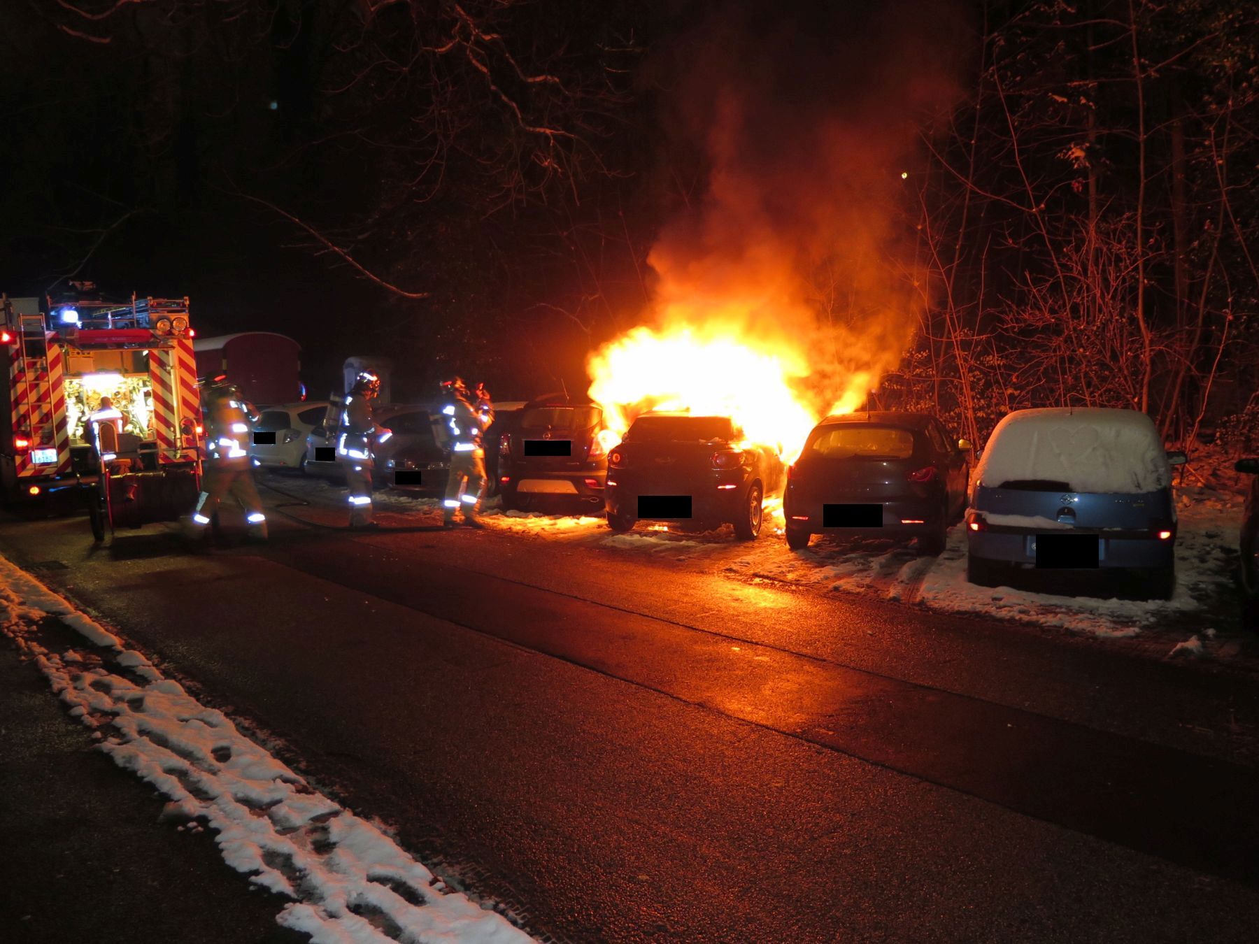 Nächtlicher Autobrand in Birsfelden - Das Bild wird blockiert. – Möglicherweise durch einen aktiven Adblocker.