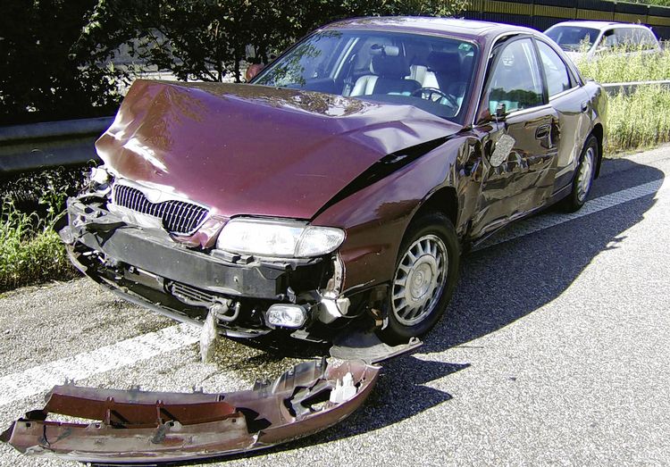 Lastwagen nach Kollision mit Personenwagen weitergefahren - Das Bild wird blockiert. – Möglicherweise durch einen aktiven Adblocker.